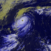 Taifun Dujuan erreicht Taiwan