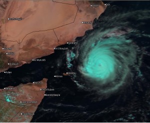 Zyklon „Chapala“ tobt weiter über dem Arabischen Meer