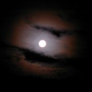 Die Mondkorona, eine tolle Leuchterscheinung bei Nacht