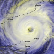 Zyklon „Chapala“ bedroht weiterhin den Wüstenstaat Jemen!