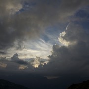 Dienstagnachmittag im Nordwesten kräftige Schauer/Gewitter möglich!