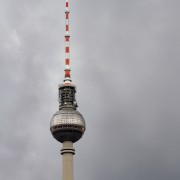 Wenige Wolkenlücken über Berlin und Brandenburg