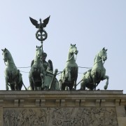 Wolkenloser Himmel über Berlin und Brandenburg