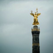 Berlin unter dichten Wolken, wenig Sonnenhoffnung