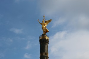 Berlin heute kühler Sonne-Wolken-Mix, im Verlauf Schauer