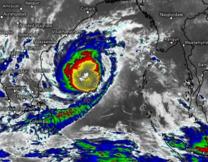 Zyklon VARDAH trifft Montag auf Indien