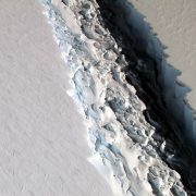 Gigantischer Riss im Antarktiseis