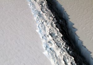 Riesiger Eisberg entsteht in Antarktis