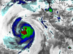 Hurrikan DORA und neuer Atlantiksturm möglich
