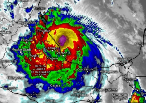 Hurrikan FRANKLIN trifft auf Land