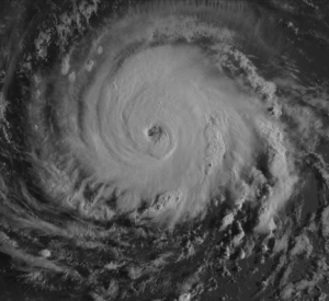 Starker Hurrikan IRMA erfasst die Antillen – auch US Ostküste gefährdet