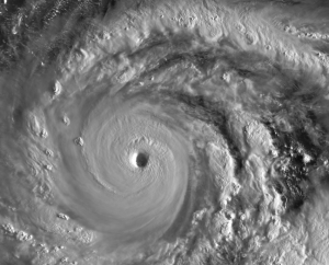 Im Schatten von FLORENCE: Extremer Taifun MANGKHUT