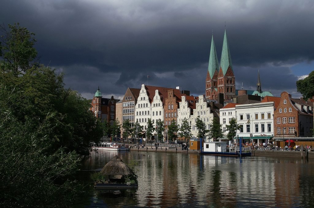 Turbulente Wetterwoche: Tiefs Bringen Gewitter, Regengüsse Und ...